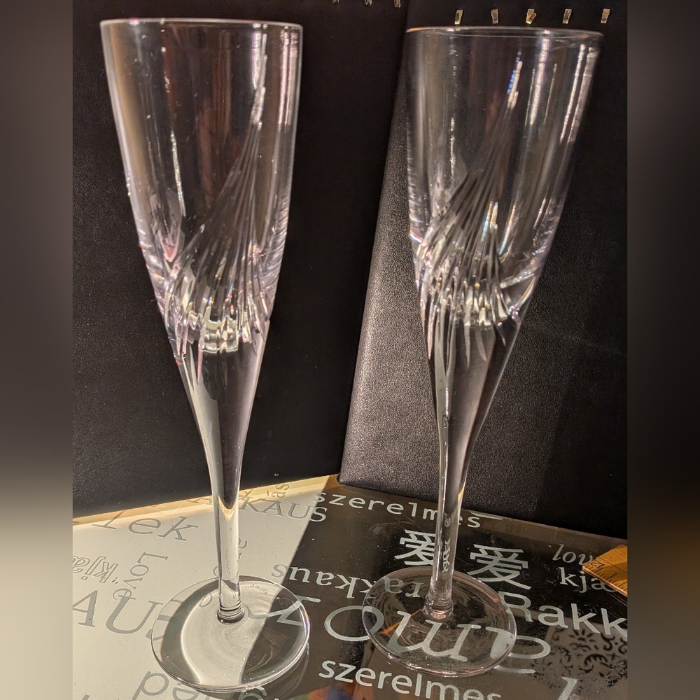 2 Elegant Clear Champagne Flutes. 9  Inches High Flight(Cut) By Atlantis